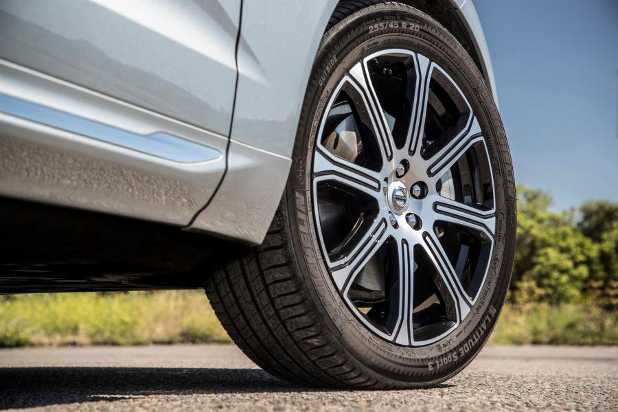 Колеса Volvo XC60 D4 Inscription 2017 года  (UK) (фото 4 из 172)